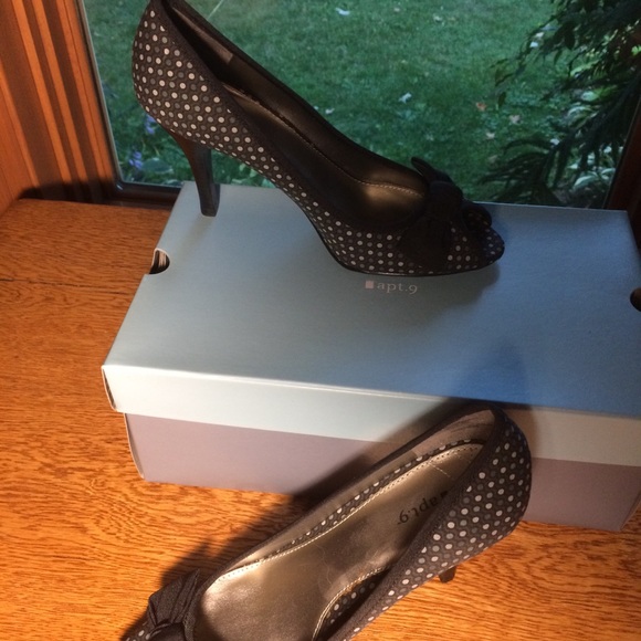 Apt. 9 Blk/Gry Polka Dot Fabric High Heel Pump  8M - Picture 3 of 7